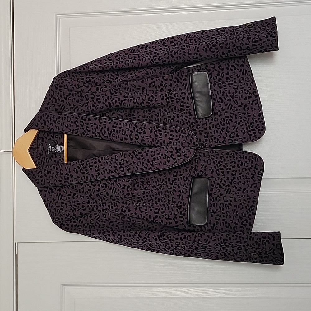 Olsen Leopard Print Fitted Blazer w Faux Leather Detailing In Mauve Gray